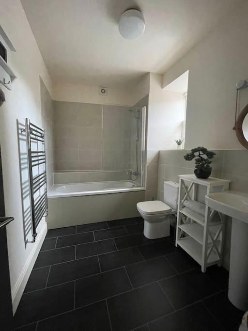 Luxurious 2 Bedroom Apartment In Central Berwick Kültér fotó